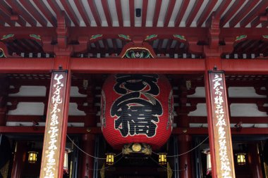 Çeviri: Asakusa Sensoji Tapınağı ikonik büyük fener