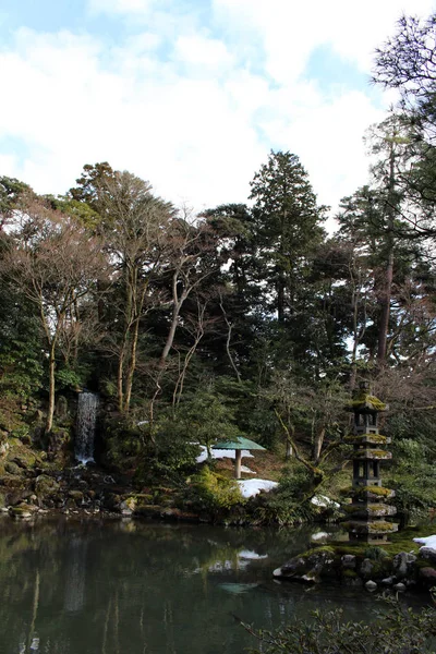 La cascade autour de Kenrokuen, l'un des trois plus beaux gard — Photo