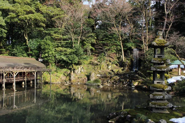 A cachoeira em torno de Kenrokuen, uma das três mais belas gard — Fotografia de Stock