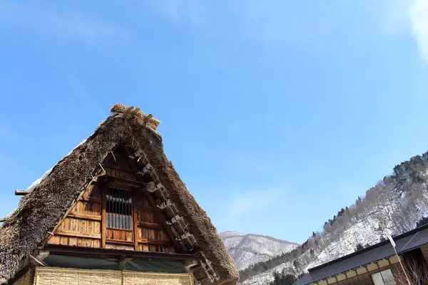 La herencia de mundo, Shirakawa-go durante el invierno en Japón — Foto de Stock