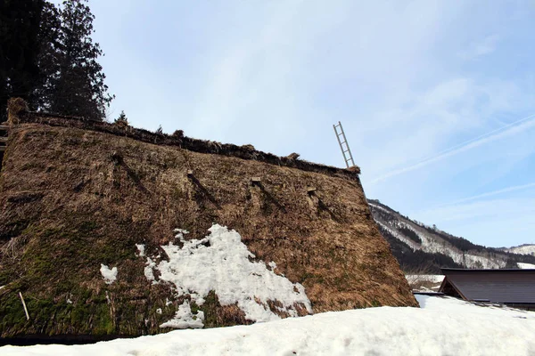 La herencia de mundo, Shirakawa-go durante el invierno en Japón — Foto de Stock