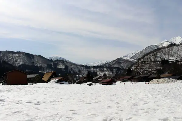 La herencia de mundo, Shirakawa-go que casas están cubiertas por sno — Foto de Stock