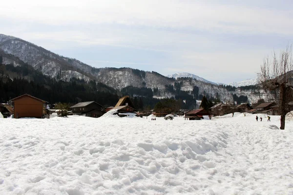 La herencia de mundo, Shirakawa-go que casas están cubiertas por sno — Foto de Stock