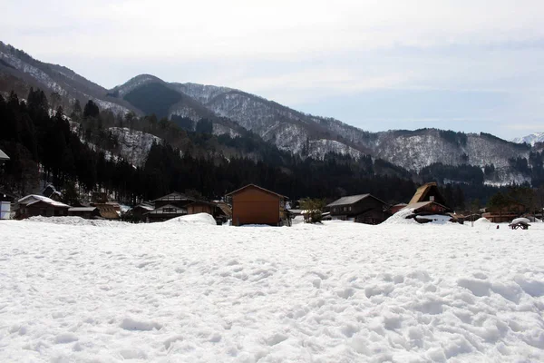 La herencia de mundo, Shirakawa-go que casas están cubiertas por sno — Foto de Stock