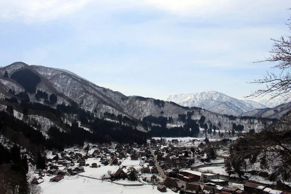 La vue panoramique de Shirakawa-go pendant l'hiver au Japon — Photo