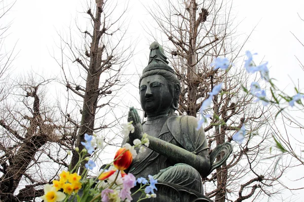 Posąg Buddy wokół Sensoji Rozciągacz w Asakusa — Zdjęcie stockowe