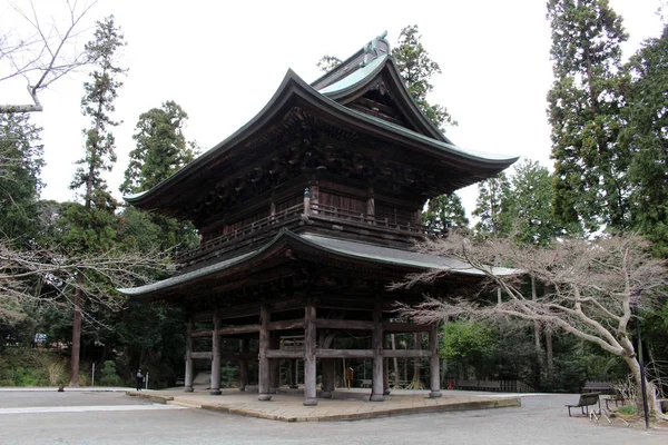 Překlad: "Engakuji zenový chrám". Jeden z pěti velký zenový chrám — Stock fotografie