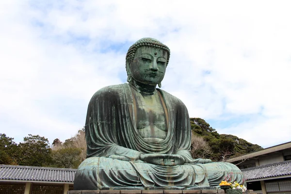 Перевод: Великий Будда Камакуры, или "Котоку-ин" " — стоковое фото