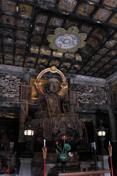 Переклад: Будда статуї навколо Kenchoji Zen temple. Один — стокове фото
