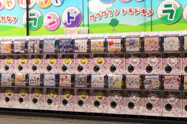 Oyuncak kapsül satış makineleri Japonya, Ueno istasyonu