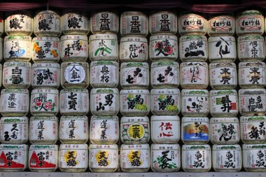 Avrupa şarap ve Japon sake Meiji Jingu etrafında davul 
