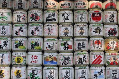 Avrupa şarap ve Japon sake Meiji Jingu etrafında davul 