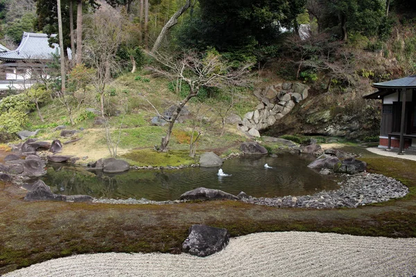 Jardim no complexo "Engakuji Zen temple" — Fotografia de Stock