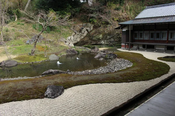 Jardim no complexo "Engakuji Zen temple" — Fotografia de Stock