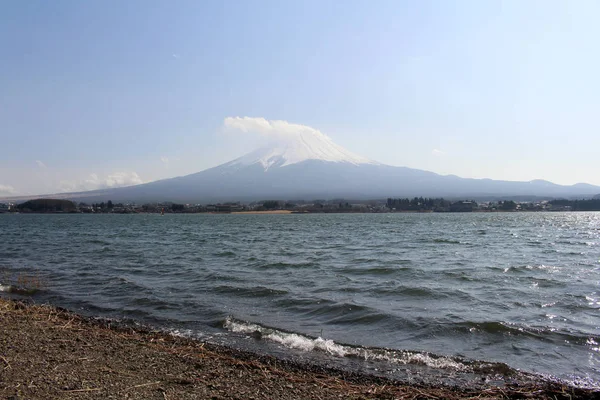 Monte Fuji visto desde el lago Kawaguchi — Foto de Stock