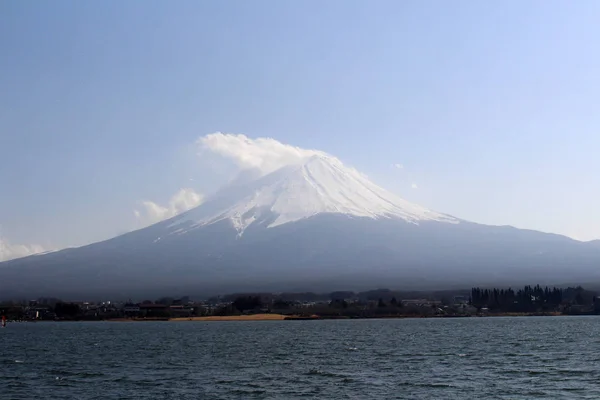 Monte Fuji visto desde el lago Kawaguchi — Foto de Stock