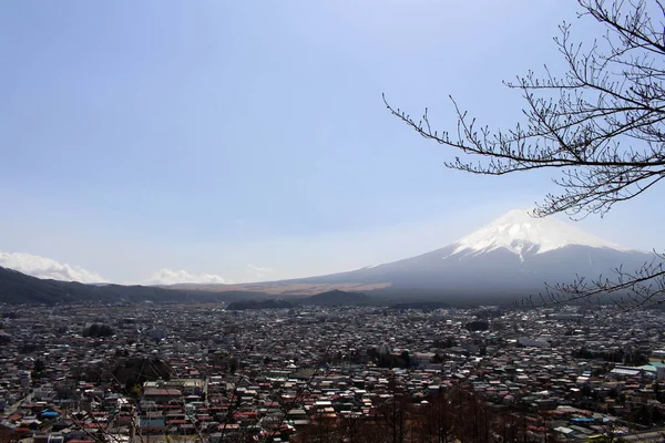 Mount Fuji, jak widać z Chureito Pagoda. Kiedy religia spełnia nat — Zdjęcie stockowe
