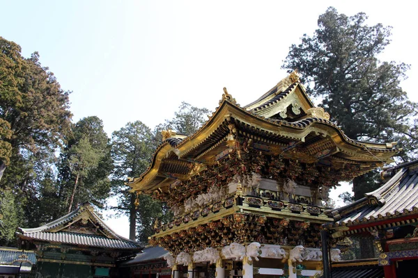 Kolem chrámu Toshogu (zařazen do seznamu světového kulturního dědictví) — Stock fotografie
