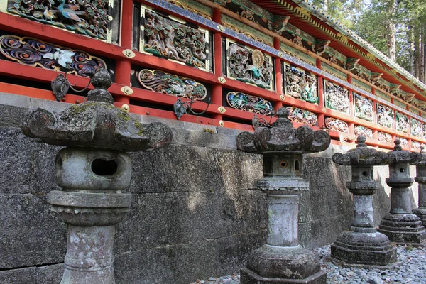 Die Details der Schnitzereien rund um den Toshogu-Tempel — Stockfoto