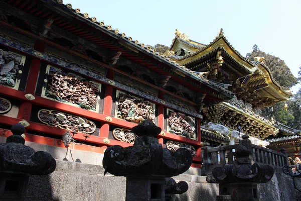 Podrobnosti o rytiny Toshogu Temple a okolí — Stock fotografie