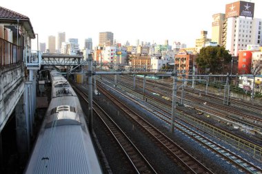 Meşgul ve unbusy tren operasyon: Tokyo, Japan