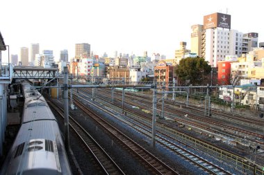 Meşgul ve unbusy tren operasyon: Tokyo, Japan