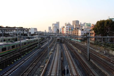 Meşgul ve unbusy tren operasyon: Tokyo, Japan