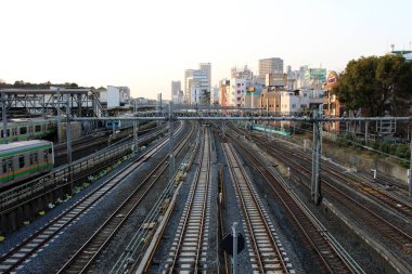 Meşgul ve unbusy tren operasyon: Tokyo, Japan