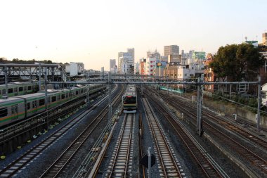 Meşgul ve unbusy tren operasyon: Tokyo, Japan