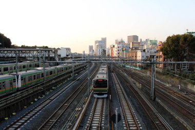 Meşgul ve unbusy tren operasyon: Tokyo, Japan