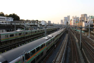 Meşgul ve unbusy tren operasyon: Tokyo, Japan