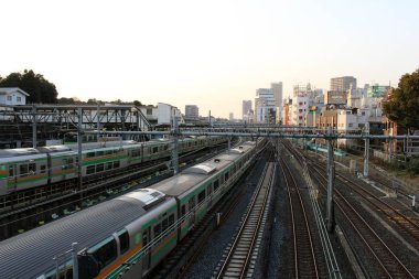 Meşgul ve unbusy tren operasyon: Tokyo, Japan