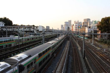 Meşgul ve unbusy tren operasyon: Tokyo, Japan