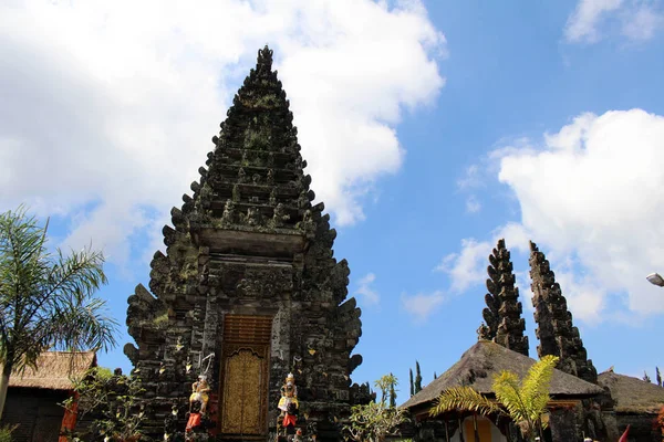 La vista alrededor de Pura Ulun Danu Batur en Bali. Tomado en mayo de 2018 . —  Fotos de Stock