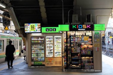 Kalabalık, Paketli ve Japon tren strati hayata şifreli