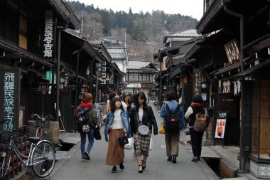 Tercüme: Sanmachi, eski şehir Takayama çevresini