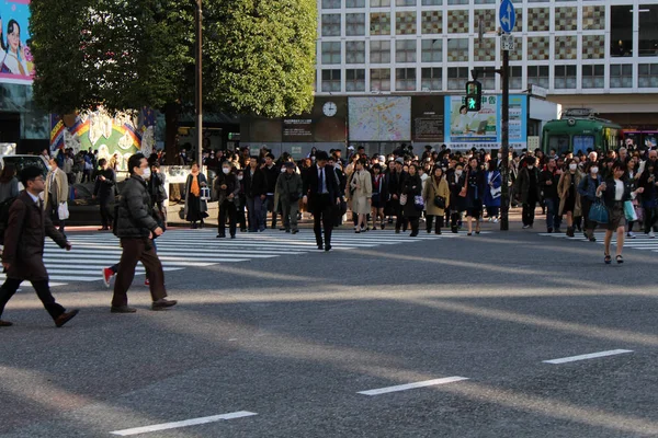 Dat beruchte Shibuya kruising overdag. Druk, verpakt, en — Stockfoto
