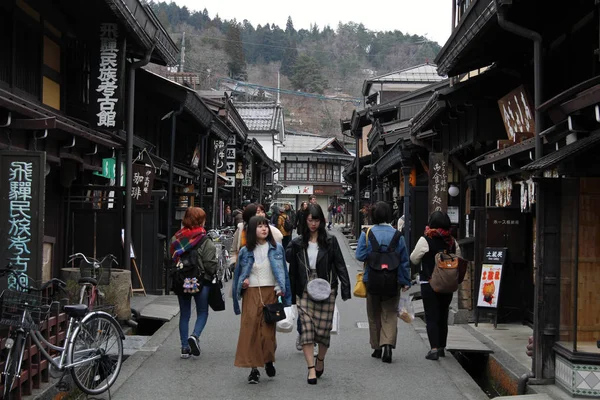 Tercüme: Sanmachi, eski şehir Takayama çevresini