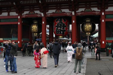 Çeviri: Asakusa Sensoji Tapınağı ikonik büyük fener