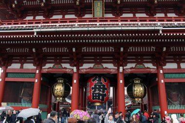 Çeviri: Asakusa Sensoji Tapınağı ikonik büyük fener