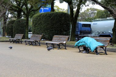 Hiroşima, Japonya'nın şehir merkezinde evsiz. Uyku