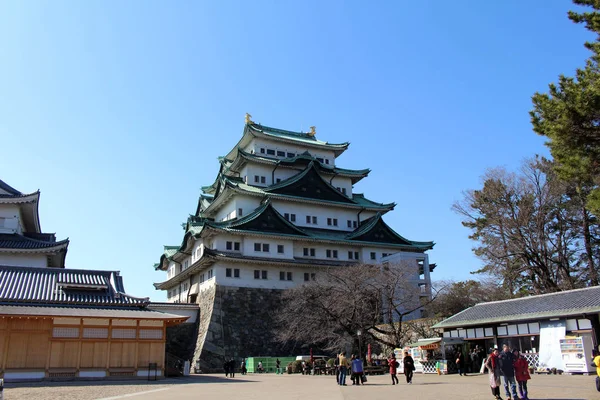 Způsob, jak blíže Nagoya Castle, ikona tohoto města a Chubu — Stock fotografie