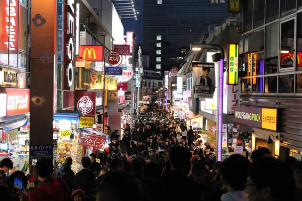 Ulice Harajuku Takeshita děje a přeplněné — Stock fotografie