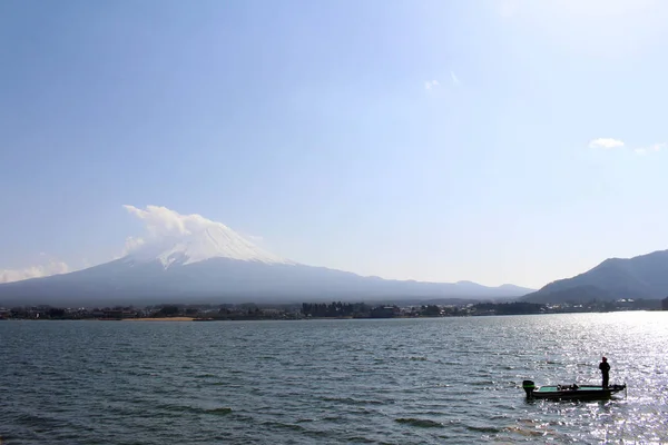 Monte Fuji visto desde el lago Kawaguchi — Foto de Stock