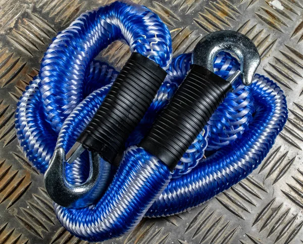 Araba mavi çekme kabloları