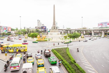 Bangkok, Tayland - 5 Haziran 2016: Bulutlu gün zafer anıtı Merkezi Bangkok, görünümü. Anıt Haziran 1941 yılında kurulmuş olup