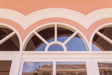 Pencere üstünde tepe-in Chino-Portekizce architectu, kapı üst kısmı