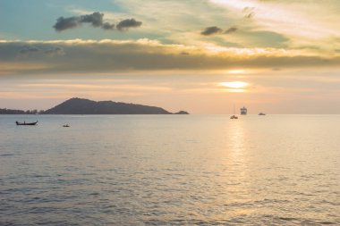 Yalnızlık günbatımı ve Kalim beach, Phuket, Tayland