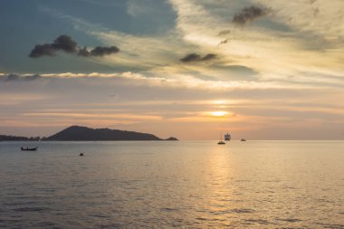 Yalnızlık günbatımı ve Kalim beach, Phuket, Tayland