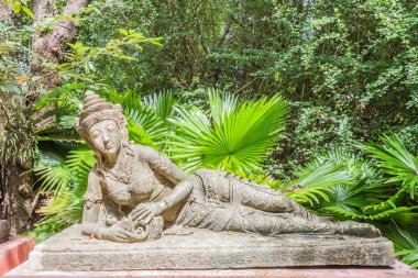 Botanik bahçe dekorasyon için uzanmış melek